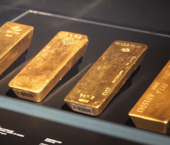 Gold price hits record ₹1,15,939/10 gm; silver futures rise to ₹1.44 lakh/kg amid economic uncertainty in India.