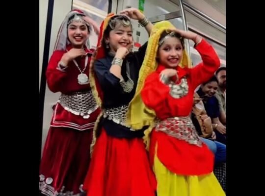 Viral video of three young girls dancing to Pehla Pehla Pyaar Hai inside Delhi Metro