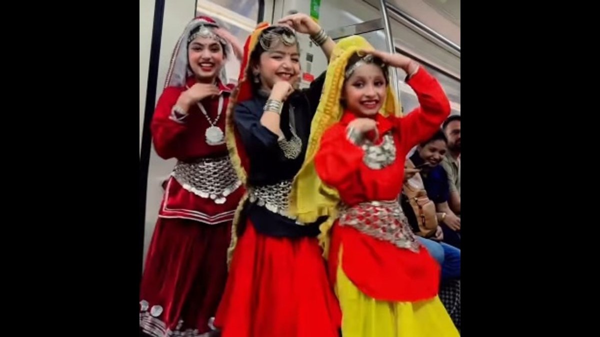 Viral video of three young girls dancing to Pehla Pehla Pyaar Hai inside Delhi Metro