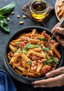 Easy one-pot tomato basil pasta recipe, flavorful and quick for Indian kitchens