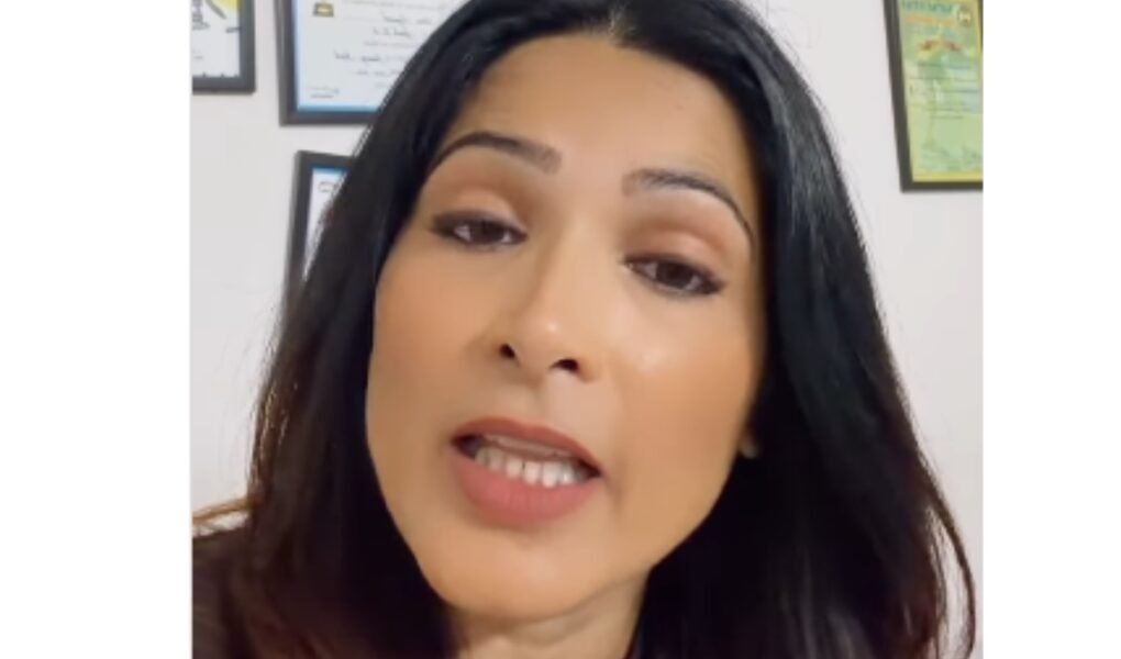 Gorakhpur News | Food Safety Department officers inspect edible oil samples during purity test in Gorakhpur