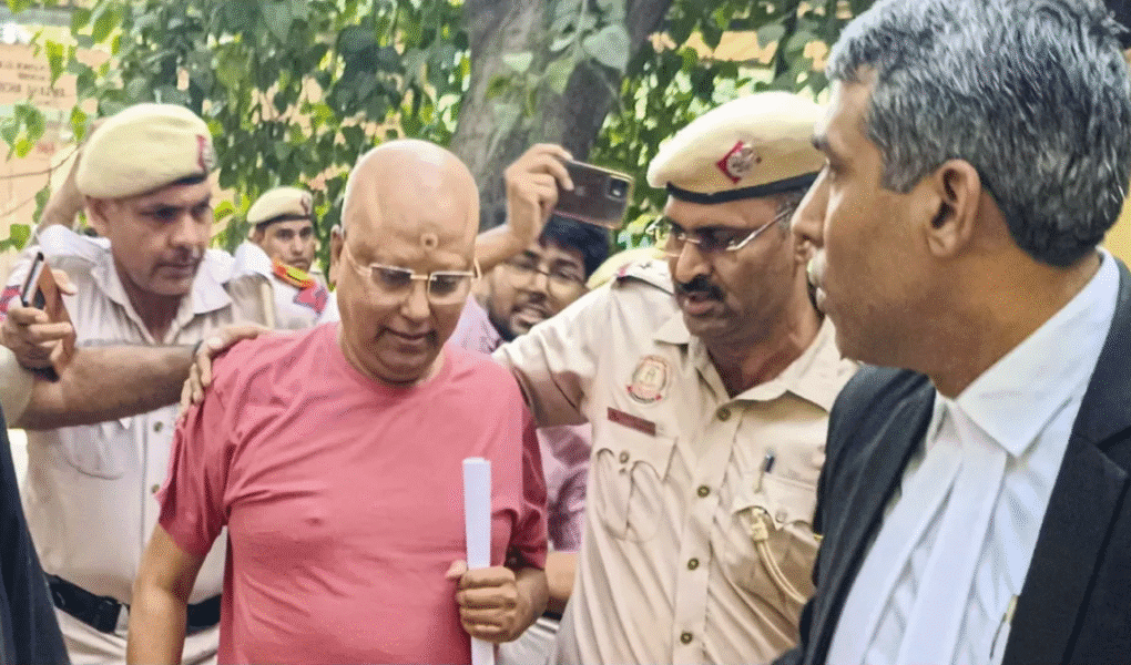 Shocking Delhi news reveals Dubai Sheikh seeking sex partner via Delhi Baba’s WhatsApp chats.