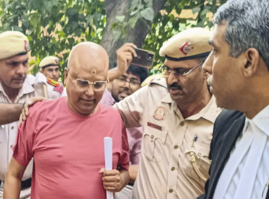 Shocking Delhi news reveals Dubai Sheikh seeking sex partner via Delhi Baba’s WhatsApp chats.