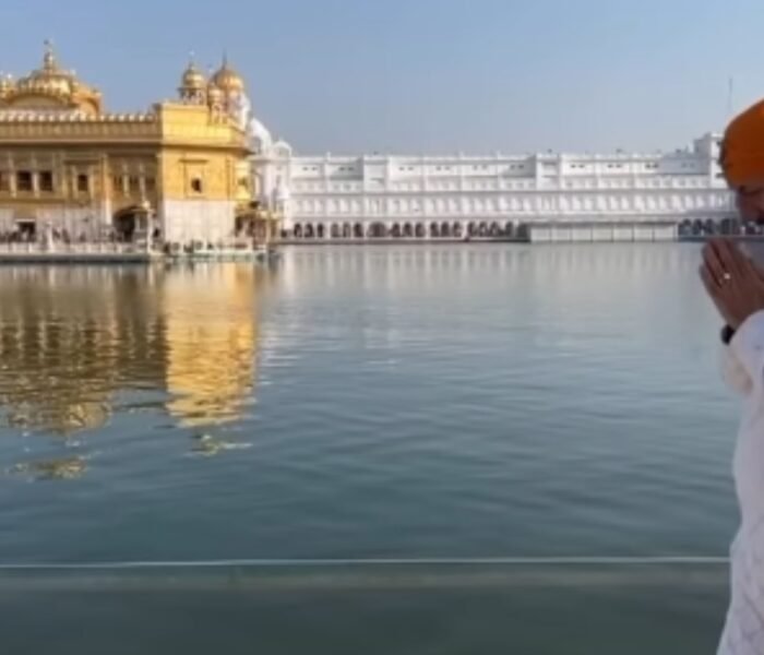 Anupam Kher viral post at Golden Temple for Guru Nanak Jayanti