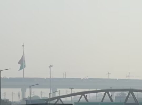 Delhi AQI crosses 300 showing heavy smog and poor air quality in the city.