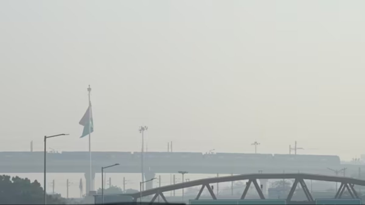 Delhi AQI crosses 300 showing heavy smog and poor air quality in the city.